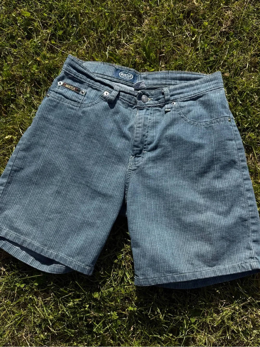 Austin Clothing Co. Size 9 Striped Denim Mom Shorts